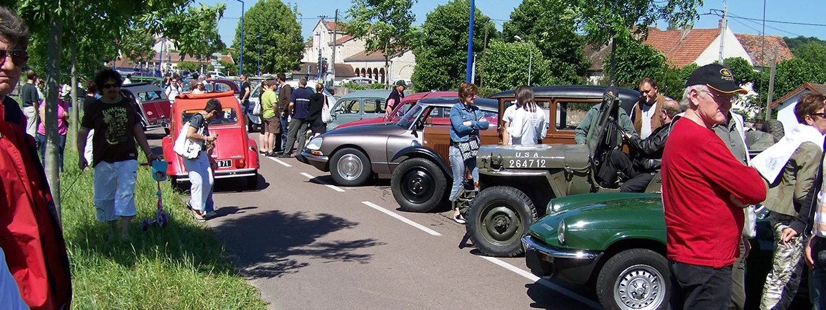 Rassemblement de voitures anciennes